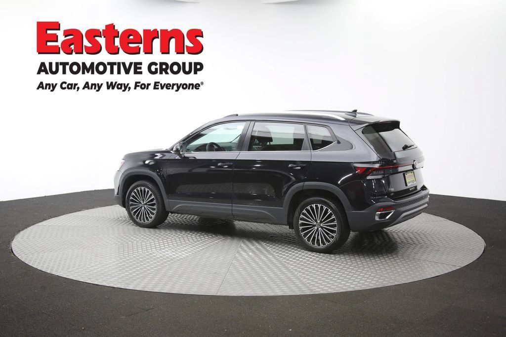 Used 2025 Volkswagen Taos SE FWD image 61