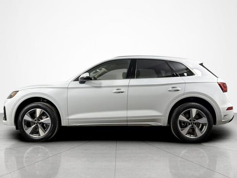 Used 2023 Audi Q5 2.0T Premium w/ Convenience Package AWD/4WD image 2