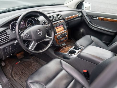 Used 2011 Mercedes-Benz R 350 4MATIC image 4