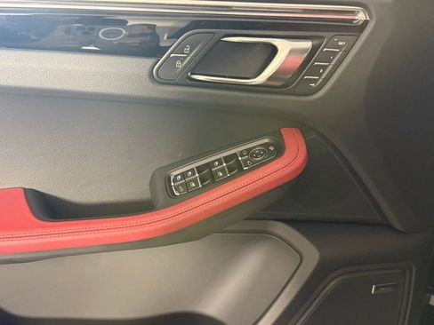 New 2026 Porsche Macan image 25