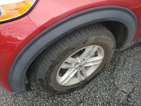 Used 2021 Ford Explorer XLT w/ Equipment Group 202A AWD/4WD image 13