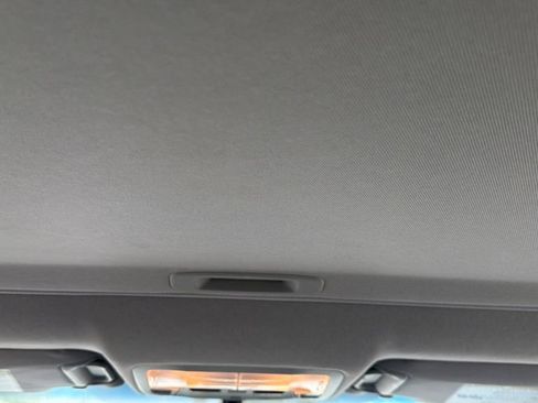 Used 2012 Toyota Camry SE FWD image 19