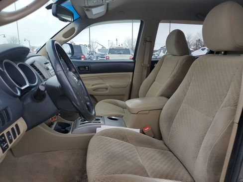 Used 2011 Toyota Tacoma PreRunner image 16