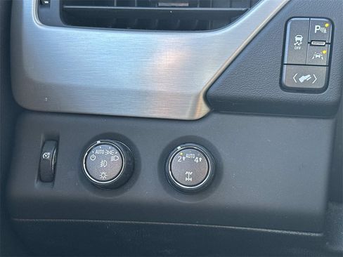 Used 2017 GMC Yukon SLT w/ Open Road Package image 25