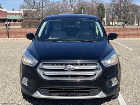 Used 2017 Ford Escape SE FWD image 2