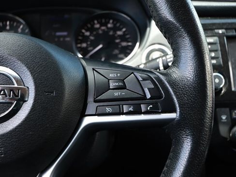 Used 2020 Nissan Rogue SV AWD/4WD image 14