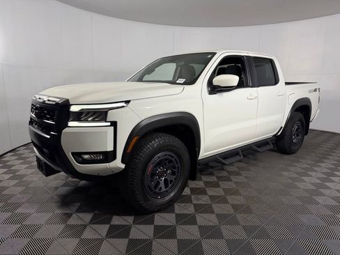 Used 2025 Nissan Frontier PRO-4X AWD/4WD image 3