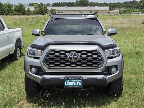 Used 2020 Toyota Tacoma TRD Off-Road AWD/4WD image 2