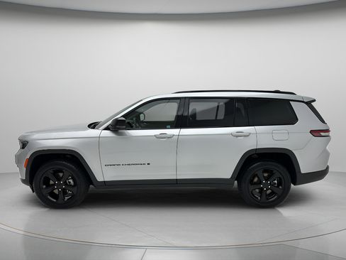 Used 2023 Jeep Grand Cherokee L Laredo AWD/4WD image 7