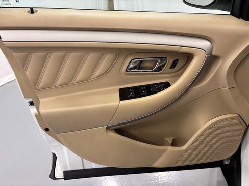 Used 2018 Ford Taurus SE image 16