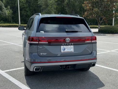 New 2025 Volkswagen Atlas Peak Edition SE image 7