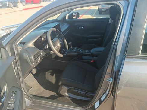 Used 2025 Honda HR-V LX image 3