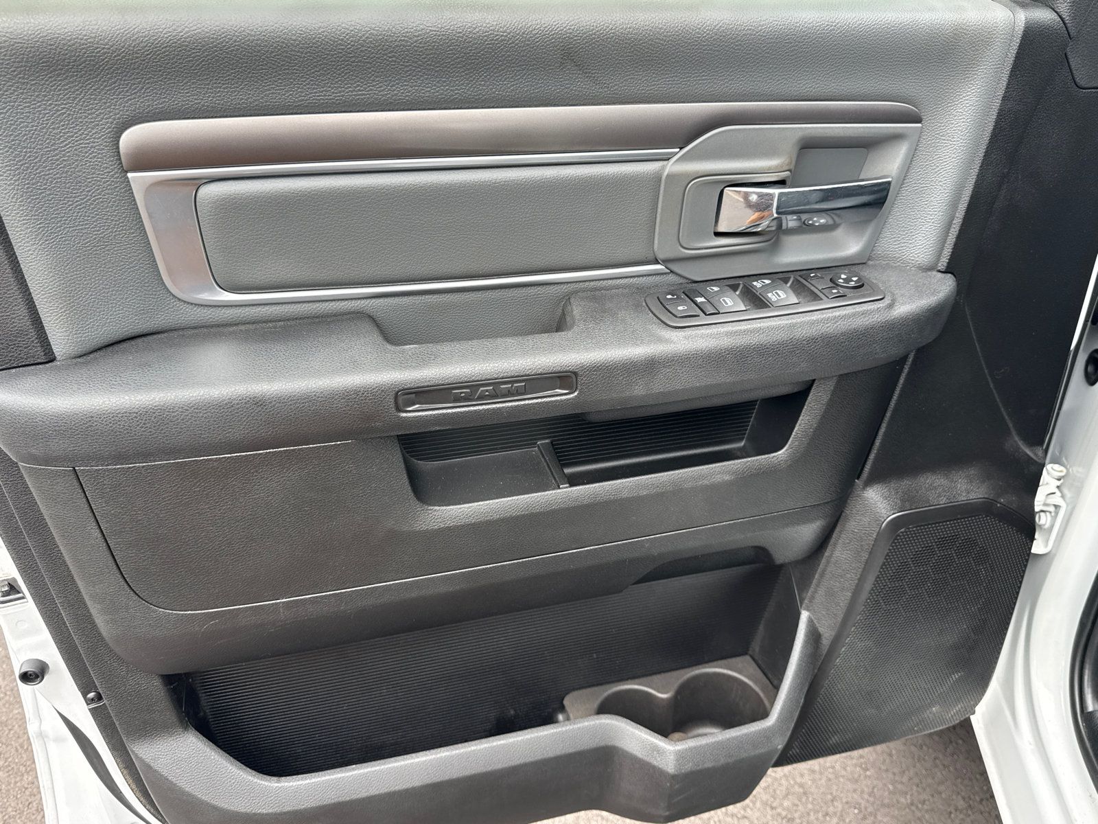 Used 2022 RAM 1500 Classic SLT w/ Electronics Group AWD/4WD image 10