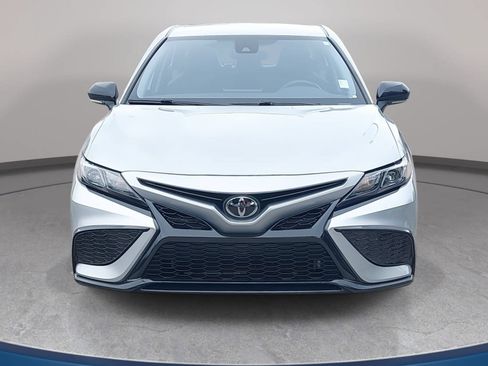 Used 2022 Toyota Camry SE FWD image 2