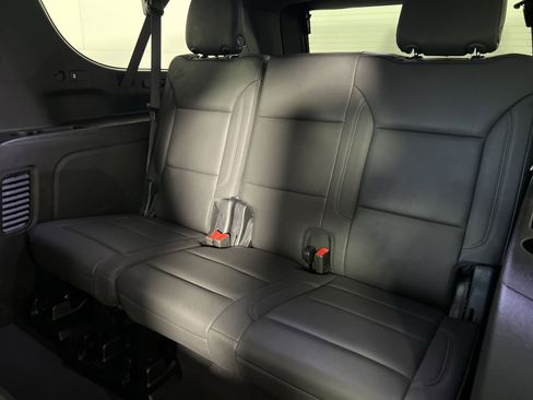 Used 2025 Chevrolet Suburban Z71 AWD/4WD image 27