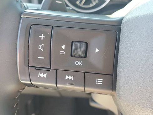 Used 2025 Nissan Rogue SV FWD image 28