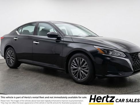 Used 2025 Nissan Altima 2.5 SV image 1