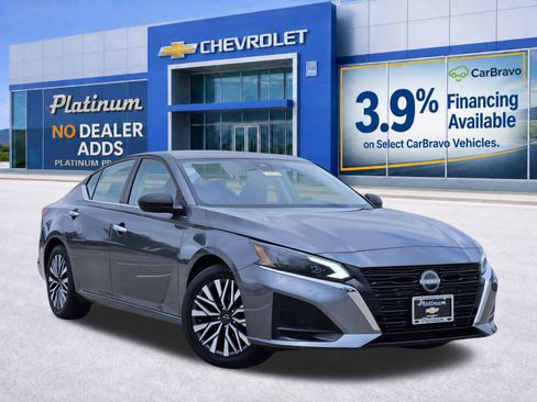 Used 2024 Nissan Altima 2.5 SV FWD image 1