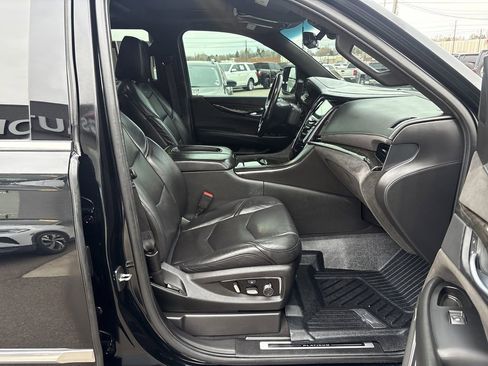 Used 2019 Cadillac Escalade Platinum image 33