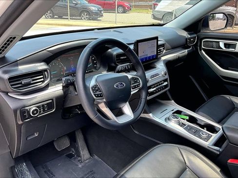 Used 2023 Ford Explorer XLT w/ Equipment Group 202A AWD/4WD image 13