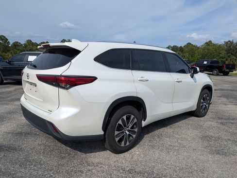 Used 2021 Toyota Highlander XLE FWD image 4