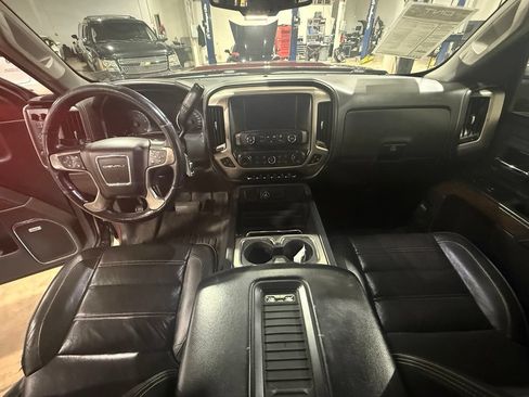 Used 2017 GMC Sierra 2500 Denali w/ Duramax Plus Package AWD/4WD image 28