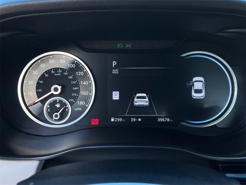 Used 2024 Genesis G70 2.5T image 32