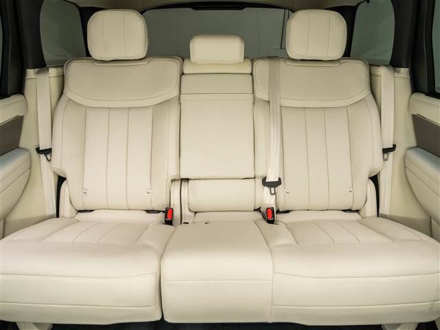Used 2023 Land Rover Range Rover SE AWD/4WD image 17