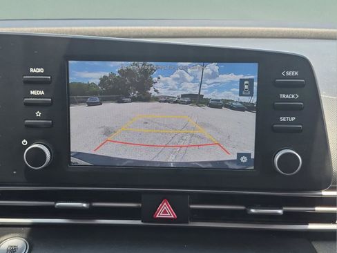 Used 2021 Hyundai Elantra SEL FWD image 24