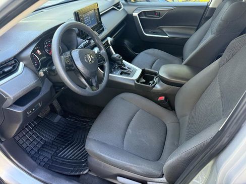 Used 2019 Toyota RAV4 LE image 10