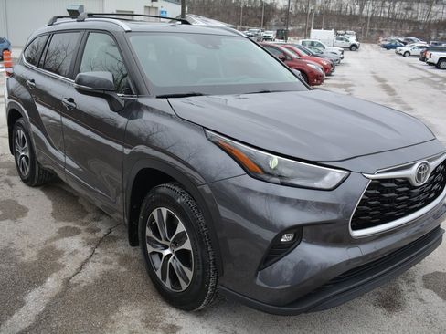Used 2023 Toyota Highlander XLE image 4