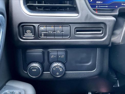 Used 2024 Chevrolet Suburban RST RWD image 33