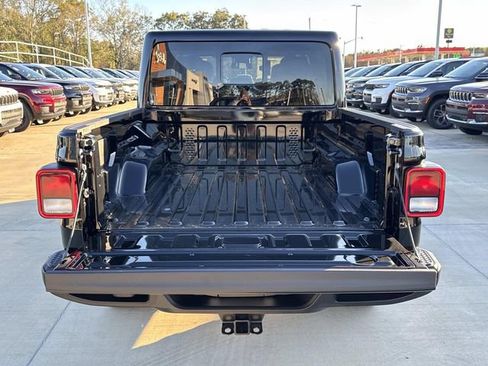 New 2025 Jeep Gladiator Sport image 8