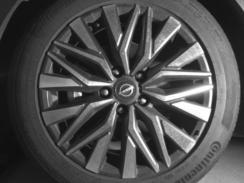 Used 2025 Nissan Altima 2.5 SV FWD image 12