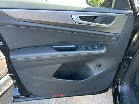 New 2026 Volkswagen Atlas Cross Sport SE image 11