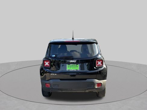 Used 2023 Jeep Renegade Latitude AWD/4WD image 5