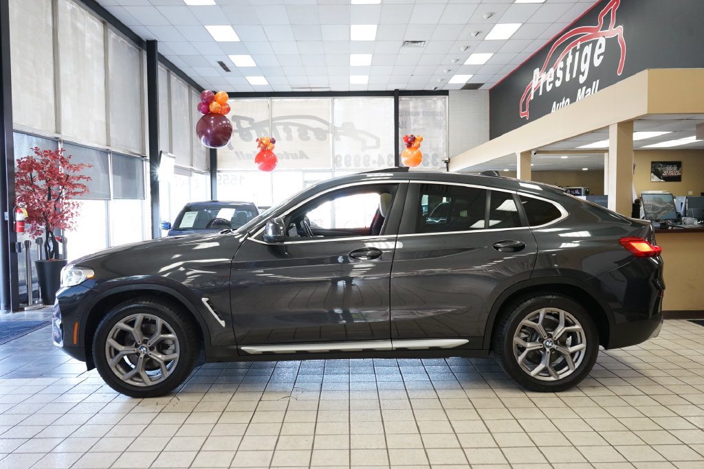 Used 2022 BMW X4 xDrive30i w/ Parking Assistance Package AWD/4WD image 3