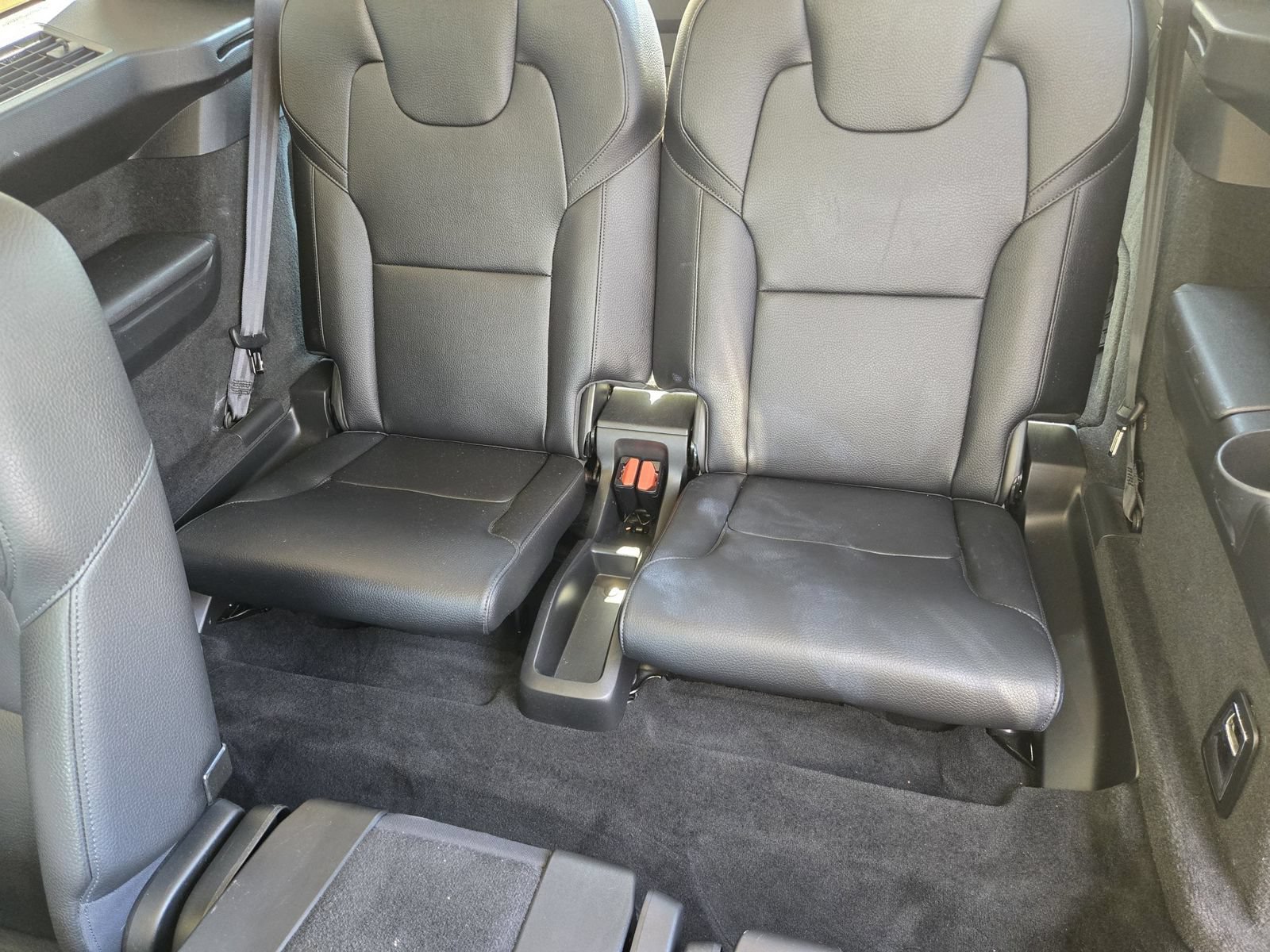 Used 2018 Volvo XC90 T6 Momentum w/ Momentum Plus Package AWD/4WD image 31