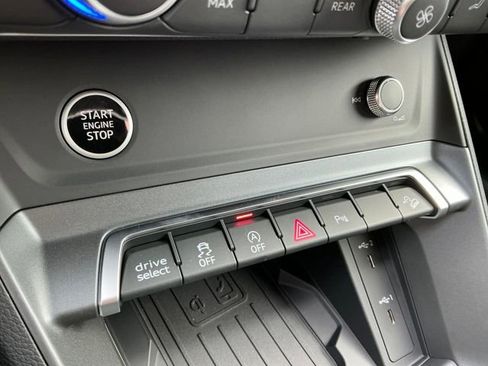 New 2025 Audi Q3 2.0T Premium image 19