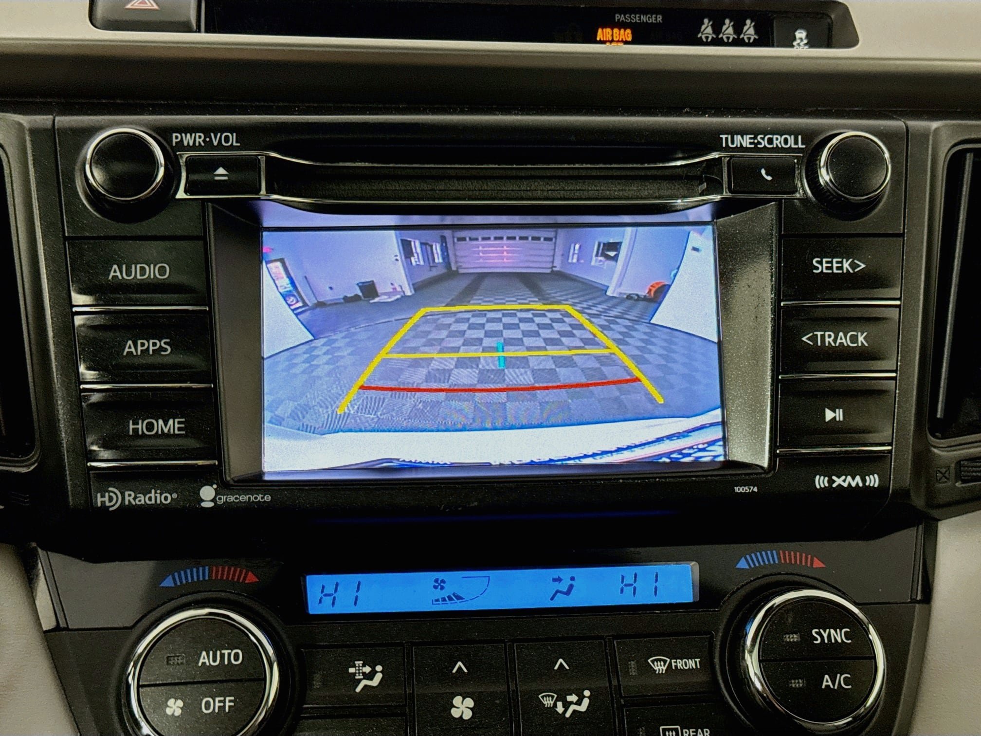 Used 2018 Toyota RAV4 XLE AWD/4WD image 29