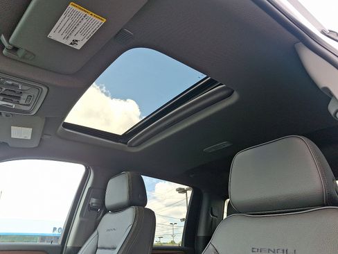 Used 2025 GMC Sierra 3500 Denali image 14