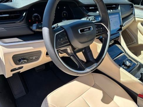New 2026 Jeep Grand Cherokee Limited AWD/4WD image 13