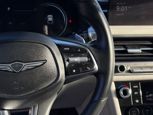 Used 2025 Genesis G70 2.5T RWD image 18