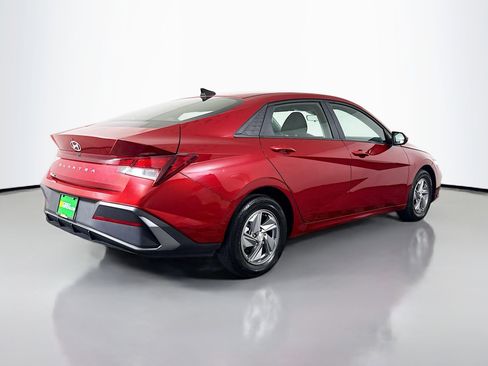 Used 2024 Hyundai Elantra SE FWD image 10