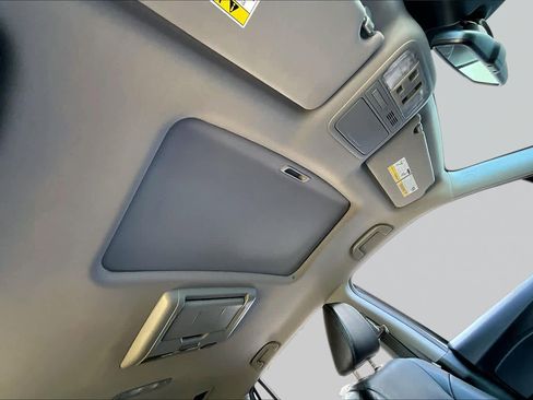 Used 2018 Honda Pilot Touring image 14