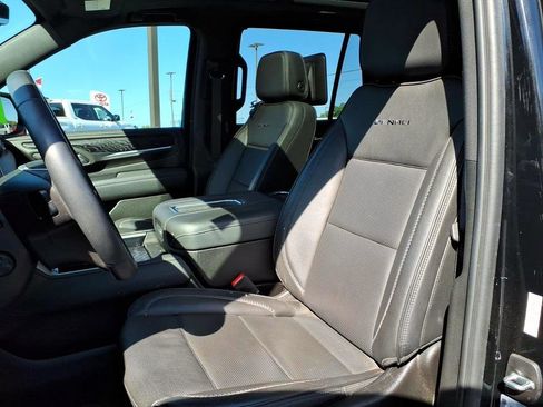 Used 2024 GMC Yukon Denali w/ Advanced Technology Package AWD/4WD image 18