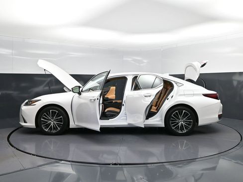 Certified 2023 Lexus ES 300h w/ Premium Package image 46