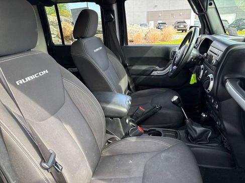 Used 2016 Jeep Wrangler Unlimited Rubicon w/ Connectivity Group AWD/4WD image 13