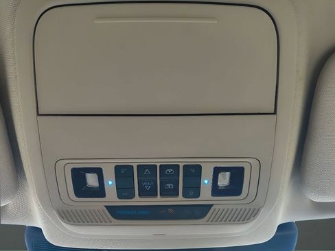 Used 2020 Ford Explorer Platinum w/ Premium Technology Package image 31