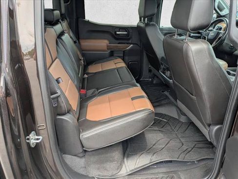 Used 2019 Chevrolet Silverado 1500 High Country w/ Technology Package AWD/4WD image 17